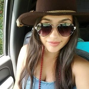 Meet your Posher, Lizze